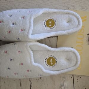 Isotoner White Floral Women's Slippers